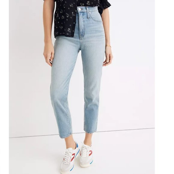 Madewell Denim - Madewell Classic Straight Jeans in Meadowland Wash